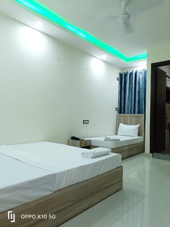 Hotel Red Velvet At Delhi Airport Нью-Дели Экстерьер фото